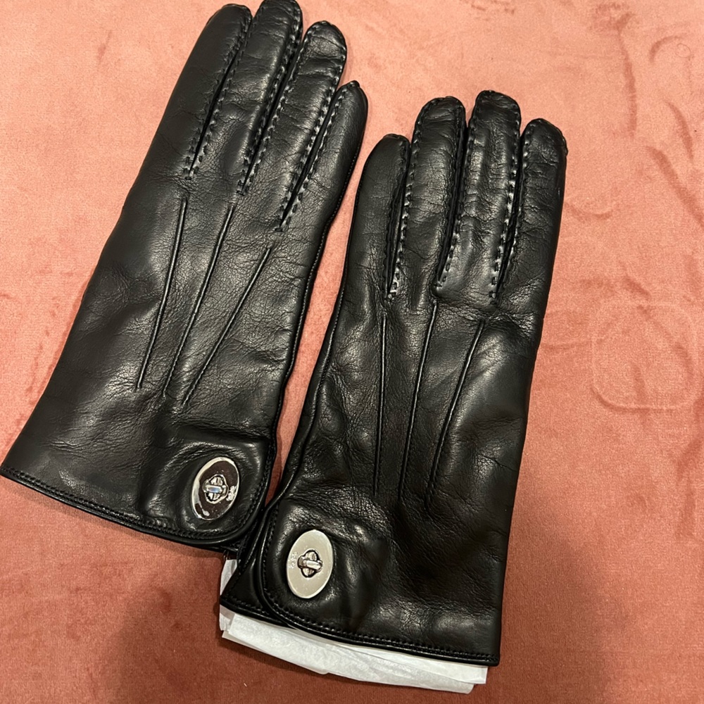 NWT Women’s Coach leather gloves - Picture 5 of 5